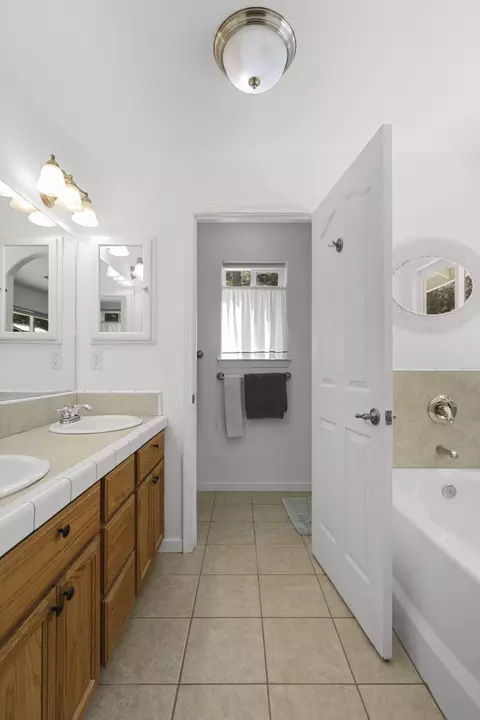 Bath - 17717 Walker Mine Rd, Redding, CA 96003 photo 3 of 7