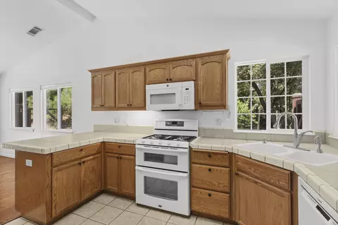 Kitchen - 17717 Walker Mine Rd, Redding, CA 96003 photo 1 of 2