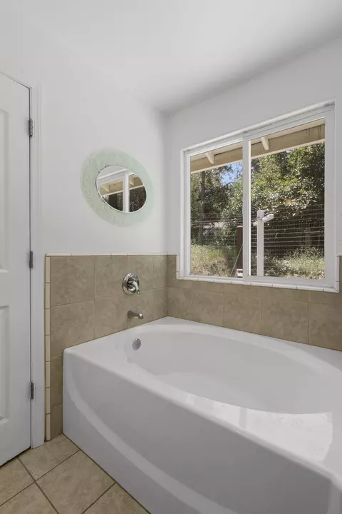 Bath - 17717 Walker Mine Rd, Redding, CA 96003 photo 5 of 7