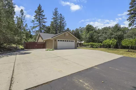 Exterior - 17717 Walker Mine Rd, Redding, CA 96003 photo 16 of 17