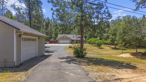 17717 Walker Mine Rd, Redding, CA 96003