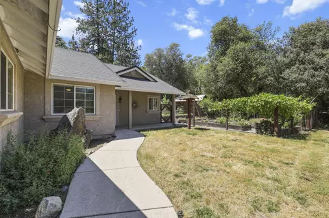 Exterior - 17717 Walker Mine Rd, Redding, CA 96003 photo 5 of 17