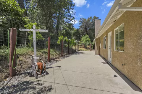 Exterior - 17717 Walker Mine Rd, Redding, CA 96003 photo 8 of 17