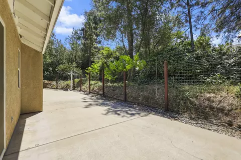Exterior - 17717 Walker Mine Rd, Redding, CA 96003 photo 7 of 17