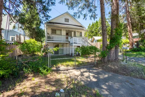 6011 Snow St, Dunsmuir, CA 96025