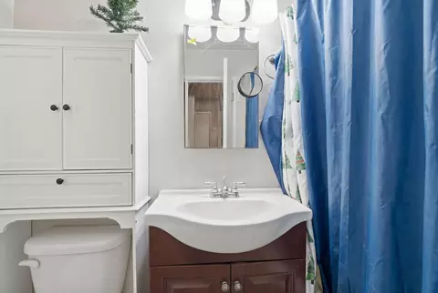 Bath - 1075 Le Brun Ln, Redding, CA 96002 photo 1 of 1