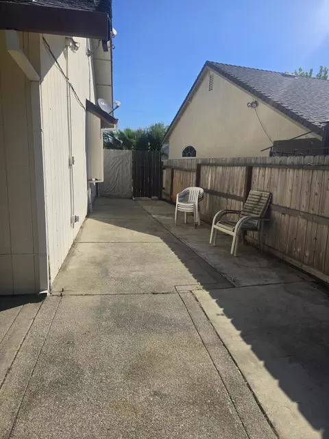 505 Martinique Cir, Redding, CA 96003 photo 6