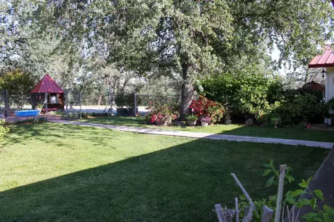 Exterior - 12075 Kern Dr, Redding, CA 96003 photo 5 of 17