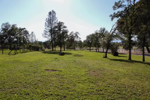 Exterior - 12075 Kern Dr, Redding, CA 96003 photo 16 of 17