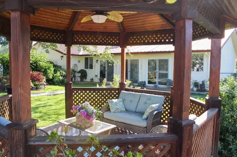 Exterior - 12075 Kern Dr, Redding, CA 96003 photo 6 of 17