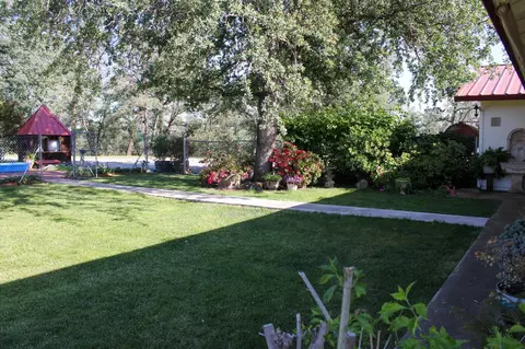 Exterior - 12075 Kern Dr, Redding, CA 96003 photo 9 of 17