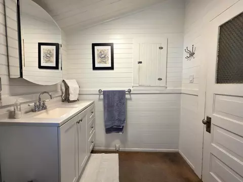 Bath - 1414 Marin St, Corning, CA 96021 photo 2 of 3
