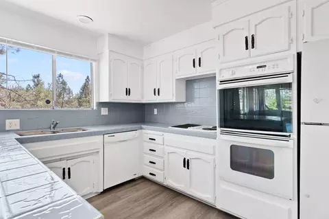 Kitchen - 8741 Prospectors Rd, Redding, CA 96001 photo 3 of 4
