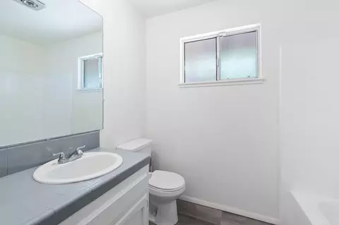 Bath - 8741 Prospectors Rd, Redding, CA 96001 photo 4 of 4