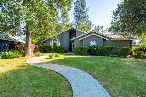 Exterior - 1761 Edgewood Dr, Redding, CA 96003 photo 2 of 13