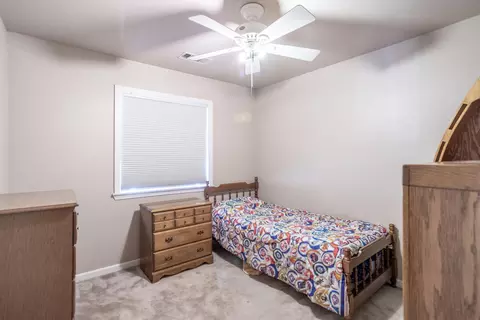 Bedroom - 1761 Edgewood Dr, Redding, CA 96003 photo 3 of 4