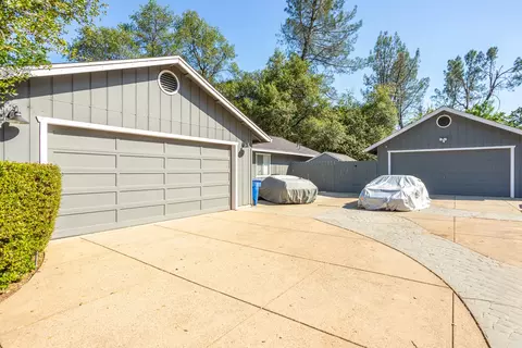 Exterior - 1761 Edgewood Dr, Redding, CA 96003 photo 3 of 13