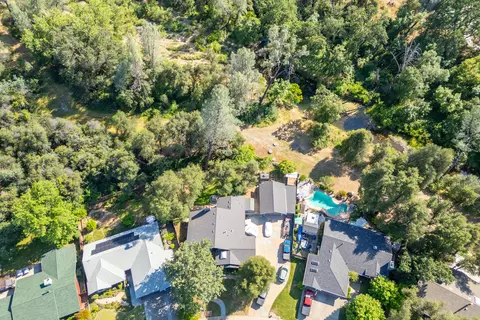 View/Area - 1761 Edgewood Dr, Redding, CA 96003 photo 2 of 2