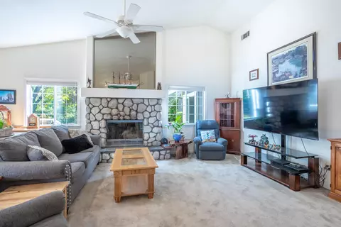 Living - 1761 Edgewood Dr, Redding, CA 96003 photo 1 of 2