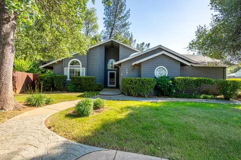 1761 Edgewood Dr, Redding, CA 96003