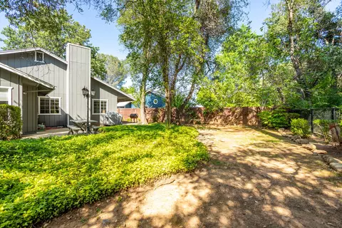 Exterior - 1761 Edgewood Dr, Redding, CA 96003 photo 10 of 13