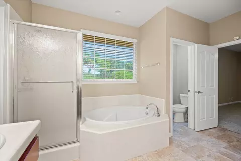 Bath - 22745 Daha Dr, Red Bluff, CA 96080 photo 3 of 4