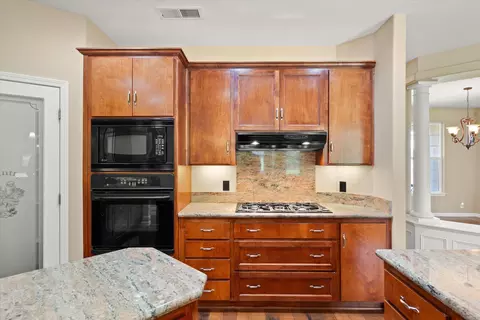 Kitchen - 22745 Daha Dr, Red Bluff, CA 96080 photo 6 of 9