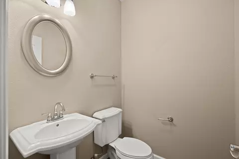 Bath - 22745 Daha Dr, Red Bluff, CA 96080 photo 1 of 4