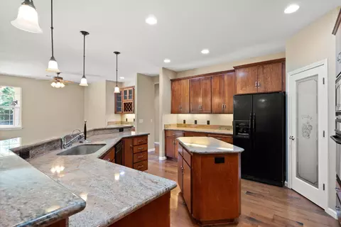 Kitchen - 22745 Daha Dr, Red Bluff, CA 96080 photo 7 of 9