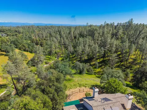 View/Area - 8745 Glendive Ln, Redding, CA 96001 photo 4 of 9