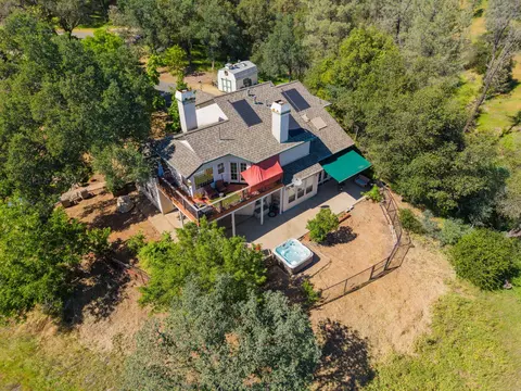 View/Area - 8745 Glendive Ln, Redding, CA 96001 photo 2 of 9