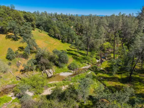 View/Area - 8745 Glendive Ln, Redding, CA 96001 photo 5 of 9
