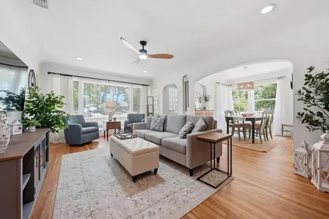 Living - 784 Lakeview Dr, Redding, CA 96001 photo 1 of 3