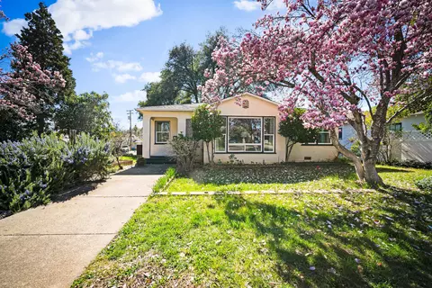784 Lakeview Dr, Redding, CA 96001