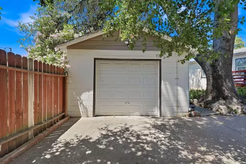 Exterior - 784 Lakeview Dr, Redding, CA 96001 photo 6 of 6