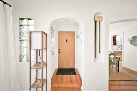 Entry Way - 784 Lakeview Dr, Redding, CA 96001 photo 1 of 2