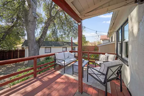 Exterior - 784 Lakeview Dr, Redding, CA 96001 photo 4 of 6