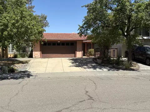 251 Aurora Ave, Davis, CA 95616