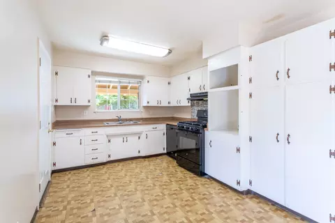Kitchen - 2522 Belladonna St, Redding, CA 96002 photo 1 of 2