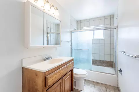 Bath - 2522 Belladonna St, Redding, CA 96002 photo 2 of 2