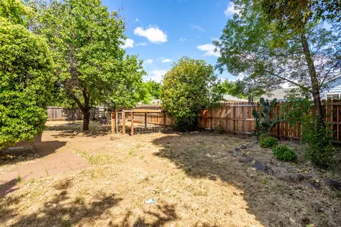 Exterior - 2522 Belladonna St, Redding, CA 96002 photo 6 of 8