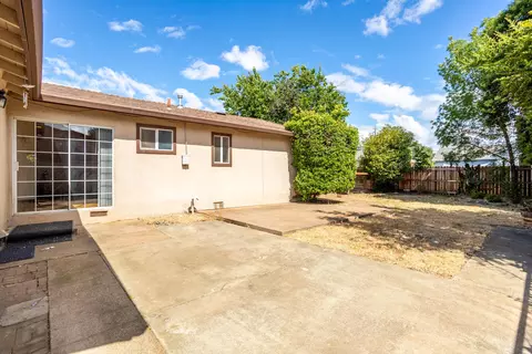 Exterior - 2522 Belladonna St, Redding, CA 96002 photo 5 of 8