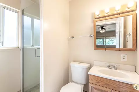 Bath - 2522 Belladonna St, Redding, CA 96002 photo 1 of 2