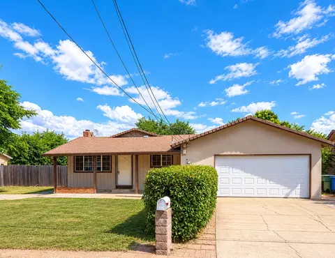 2522 Belladonna St, Redding, CA 96002