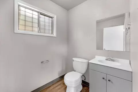 Bath - 1609 Kenyon Dr, Redding, CA 96001 photo 1 of 2