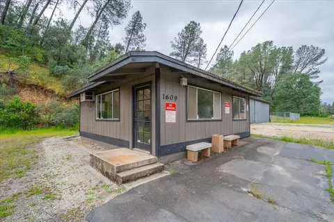 Exterior - 1609 Kenyon Dr, Redding, CA 96001 photo 1 of 3