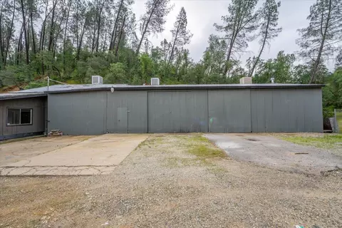 Exterior - 1609 Kenyon Dr, Redding, CA 96001 photo 2 of 3