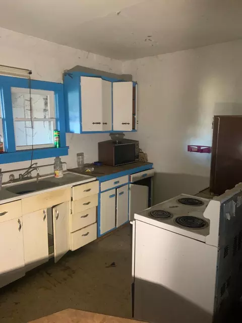 Kitchen - 43524 E State Highway 299, Fall River Mills, CA 96028 photo 4 of 4