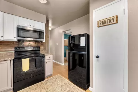 Kitchen - 18805 Drake Rd, Red Bluff, CA 96080 photo 5 of 5