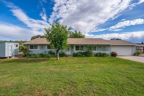 Exterior - 18805 Drake Rd, Red Bluff, CA 96080 photo 4 of 21